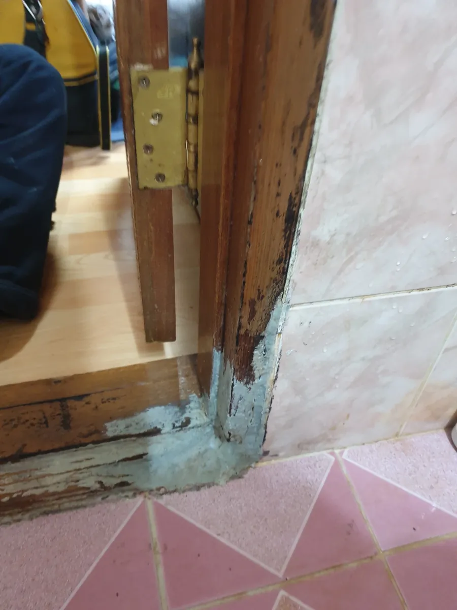 아파트 현관 문틀교체 시공 전